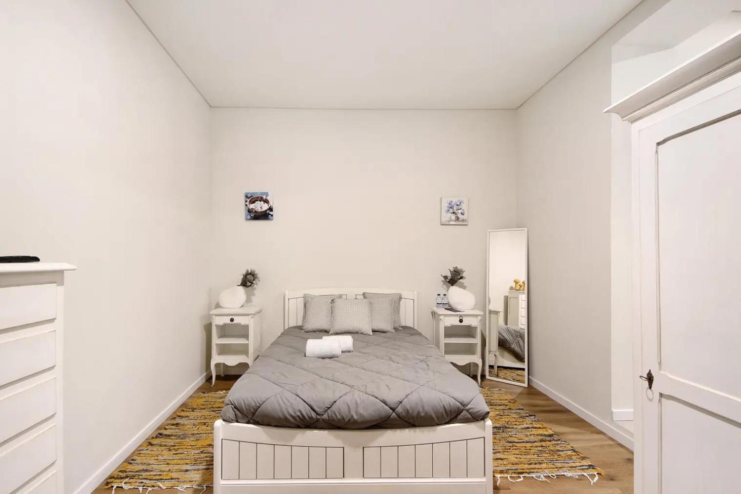 Apartment - - 4 *