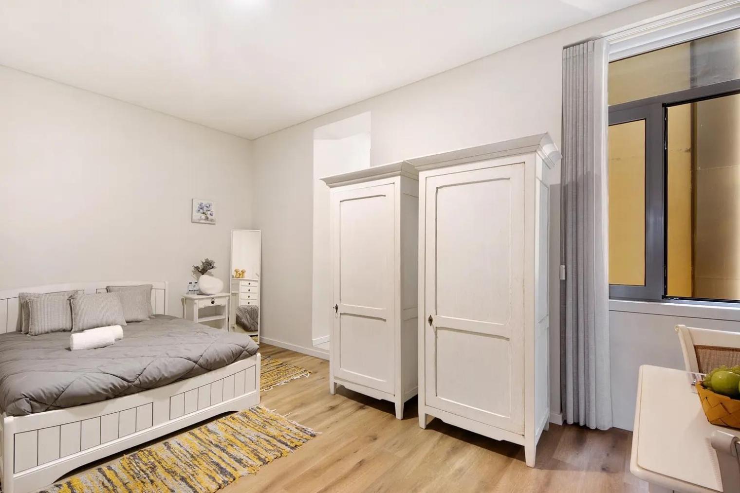 Apartment - - 4