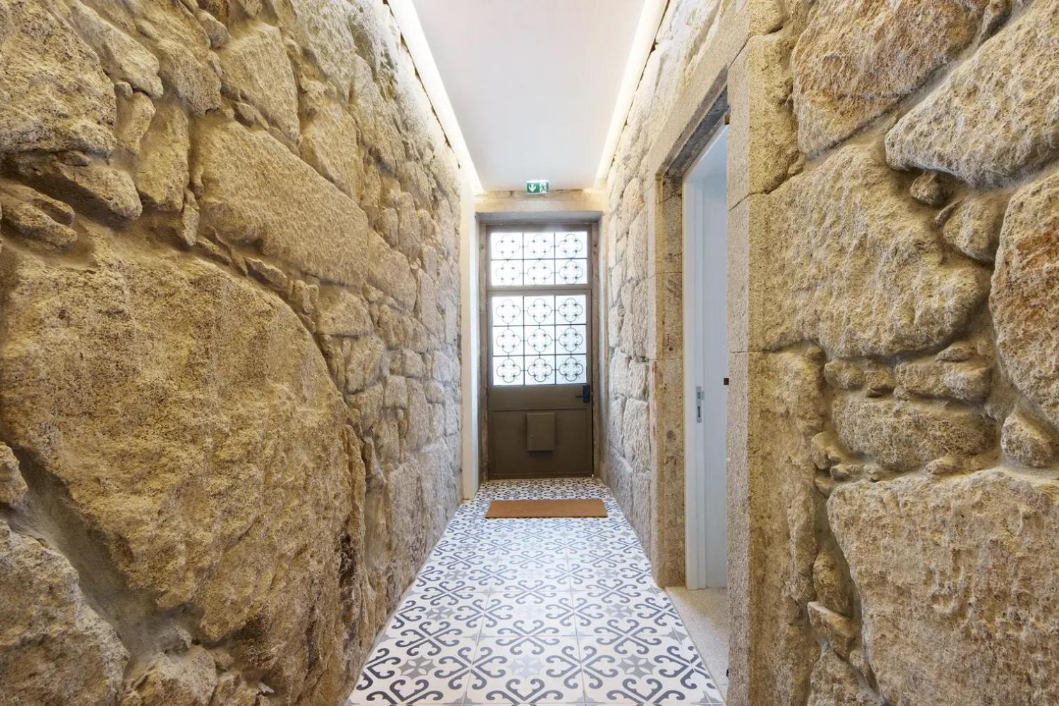 Apartment - - 4 *