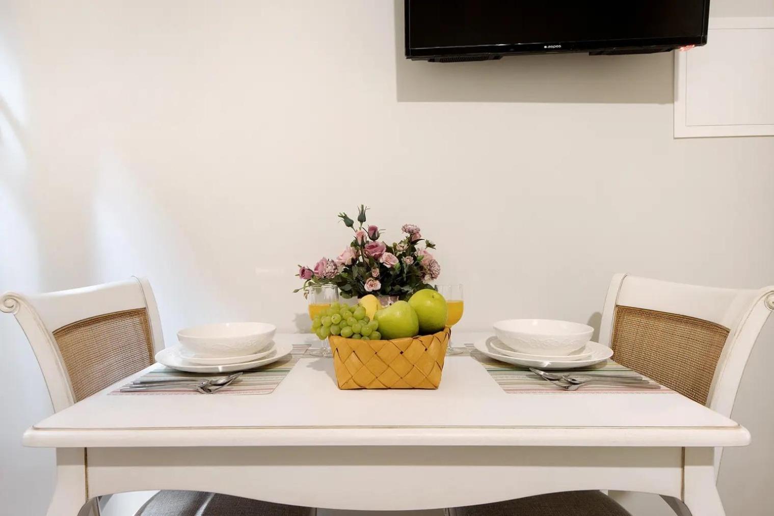- - 4 Apartament Porto